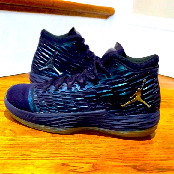 Air Jordan Melo M13 'Purple Dynasty Metallic Silver Size 5Y UNISEX!!